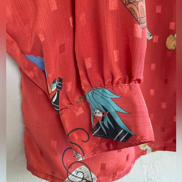 Beautiful Vintage DVF blouse - Picture 5 of 15